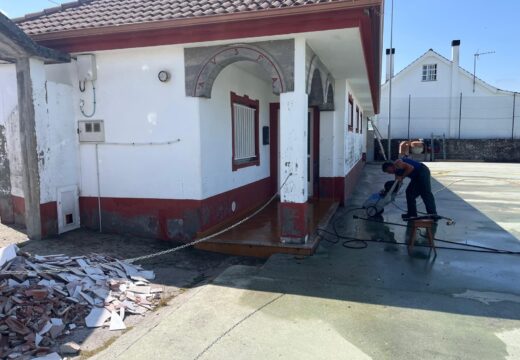 O Concello de Ponteceso comeza as obras de mellora no centro social de Anllóns